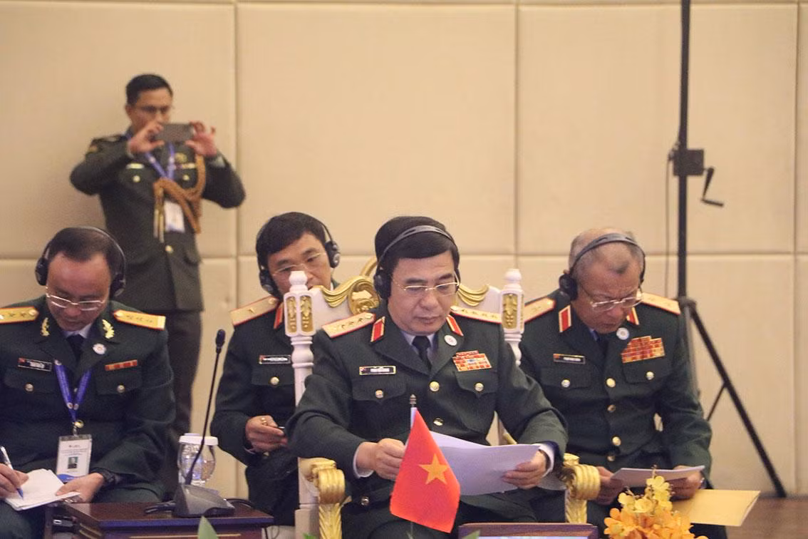 Bộ trưởng Phan Văn Giang tại Hội nghị ADMM Hẹp, sáng 22/11. Bộ trưởng Phan Văn Giang tại Hội nghị ADMM Hẹp, sáng 22/11.