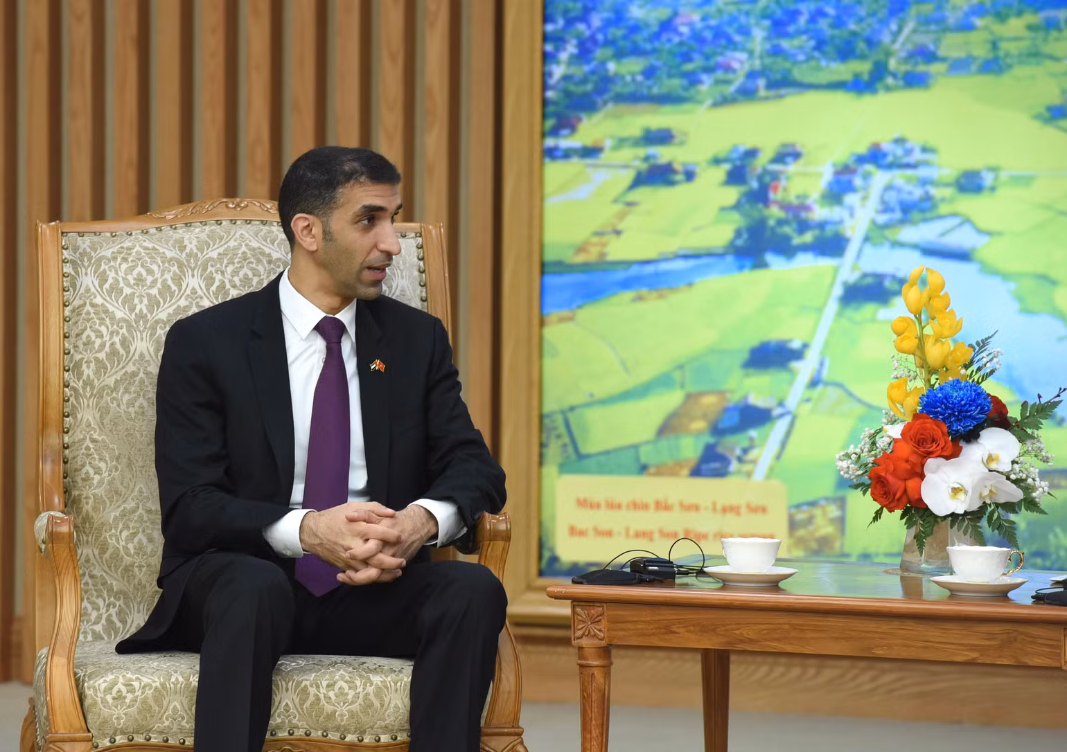 Ngài Thani bin Ahmed Al Zeyoudi, Quốc vụ khanh phụ trách Thương mại quốc tế, Bộ Ngoại thương UAE bày tỏ vui mừng lần thứ hai tới thăm Việt Nam; khẳng định Việt Nam là đối tác quan trọng trong khu vực; thông báo kết quả làm việc với Bộ Công Thương Việt Nam và cho biết tham gia đoàn công tác lần này có các doanh nghiệp, quỹ đầu tư lớn của UAE. Ngài Thani bin Ahmed Al Zeyoudi, Quốc vụ khanh phụ trách Thương mại quốc tế, Bộ Ngoại thương UAE bày tỏ vui mừng lần thứ hai tới thăm Việt Nam; khẳng định Việt Nam là đối tác quan trọng trong khu vực; thông báo kết quả làm việc với Bộ Công Thương Việt Nam và cho biết tham gia đoàn công tác lần này có các doanh nghiệp, quỹ đầu tư lớn của UAE.