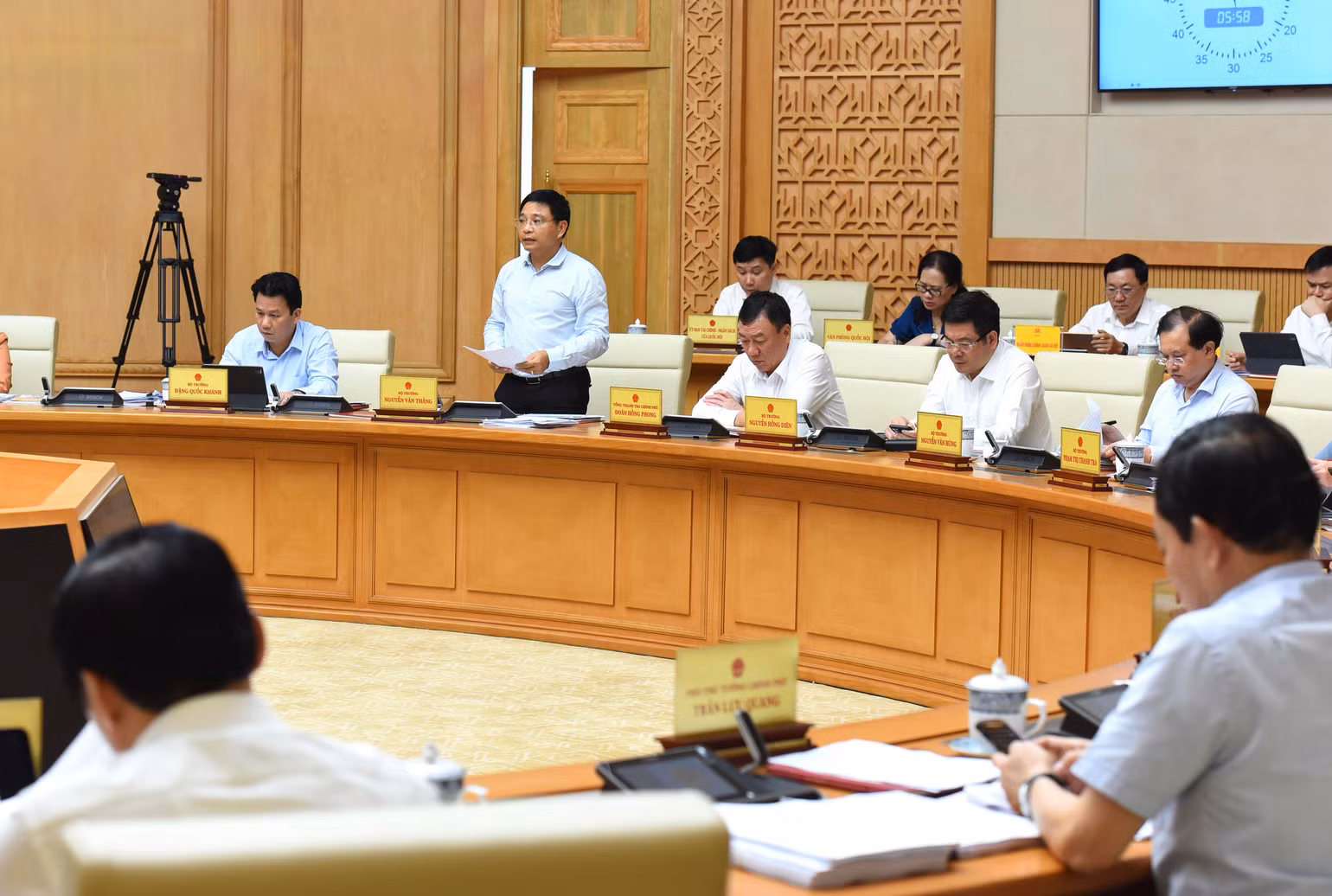 Bộ trưởng Giao thông vận tải Nguyễn Văn Thắng phát biểu. Bộ trưởng Giao thông vận tải Nguyễn Văn Thắng phát biểu.