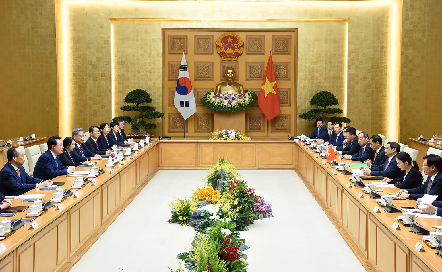 Thủ tướng Phạm Minh Chính hội kiến Tổng thống Hàn Quốc Yoon Suk Yeol.