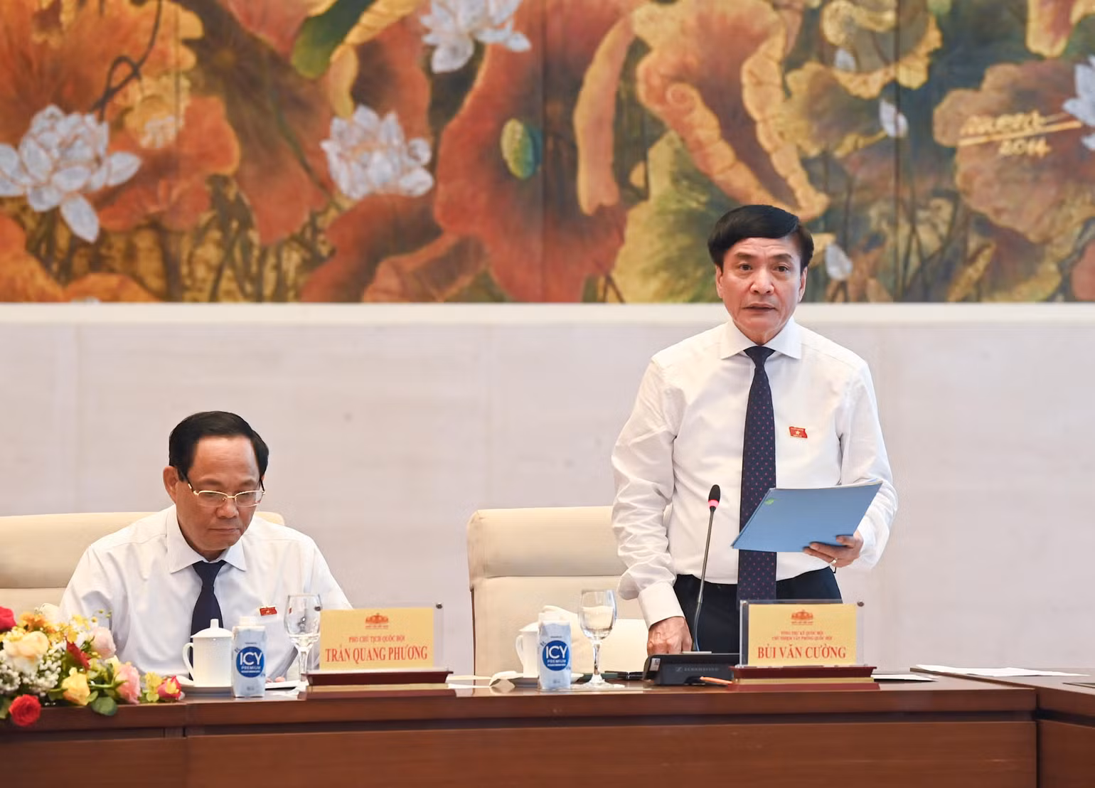 Tổng Thư ký, Chủ nhiệm Văn phòng Quốc hội Bùi Văn Cường phát biểu tại cuộc gặp mặt. Tổng Thư ký, Chủ nhiệm Văn phòng Quốc hội Bùi Văn Cường phát biểu tại cuộc gặp mặt.