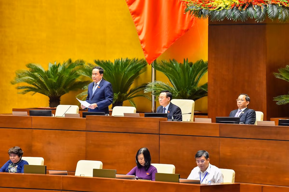 Phó Chủ tịch Thường trực Quốc hội Trần Thanh Mẫn điều hành phiên thảo luận về dự án Luật Khám bệnh, chữa bệnh (sửa đổi).