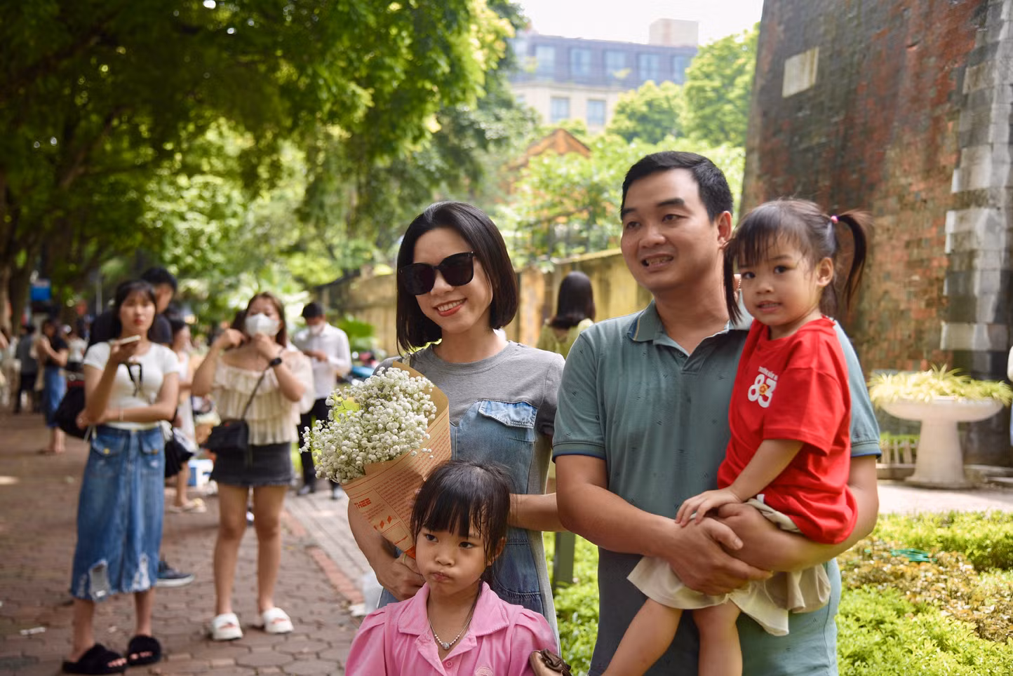 Không chỉ có các bạn trẻ, phố Phan Đình Phùng cũng là điểm đến hấp dẫn với các gia đình có con nhỏ. Không chỉ có các bạn trẻ, phố Phan Đình Phùng cũng là điểm đến hấp dẫn với các gia đình có con nhỏ.