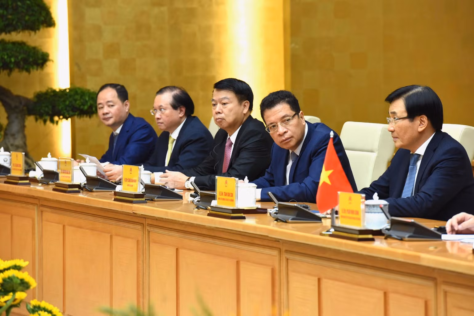 Các thành viên chính phủ Việt Nam tại buổi hội kiến với Chủ tịch Duma Quốc gia Quốc hội Liên bang Nga V.V. Volodin. Các thành viên chính phủ Việt Nam tại buổi hội kiến với Chủ tịch Duma Quốc gia Quốc hội Liên bang Nga V.V. Volodin.
