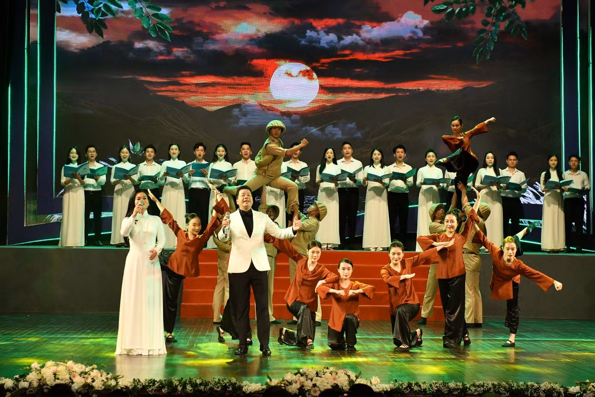 Chương trình nghệ thuật tại Lễ kỷ niệm.