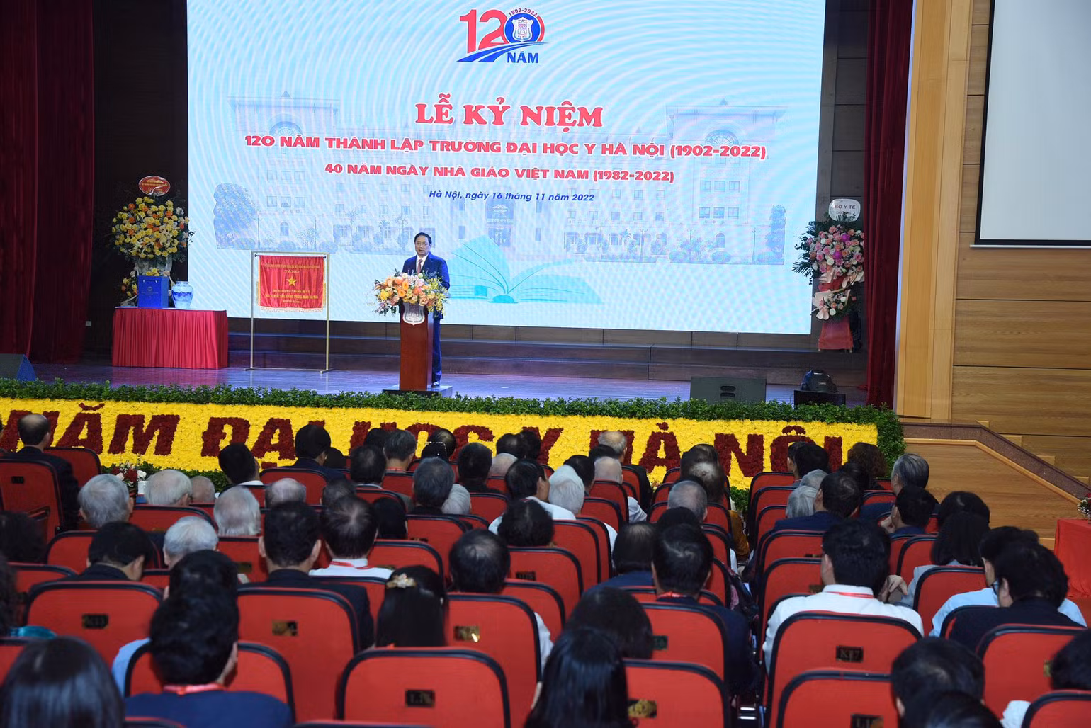 Thủ tướng Phạm Minh Chính phát biểu chúc mừng Trường Đại học Y Hà Nội. Thủ tướng Phạm Minh Chính phát biểu chúc mừng Trường Đại học Y Hà Nội.