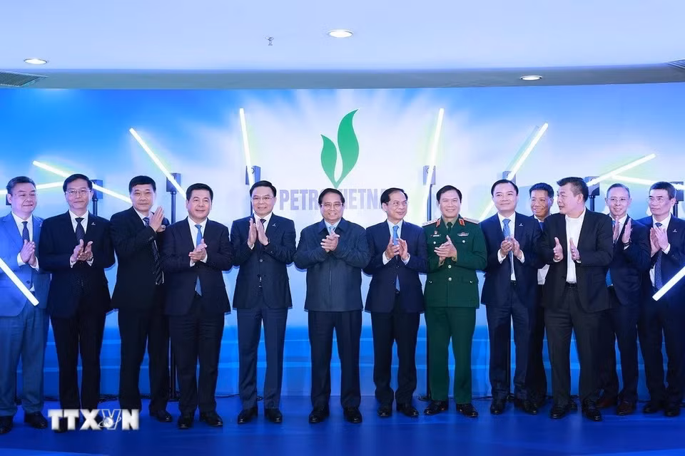 Thủ tướng Phạm Minh Chính và các đại biểu tham dự Hội nghị triển khai nhiệm vụ năm 2025 của ngành dầu khí.