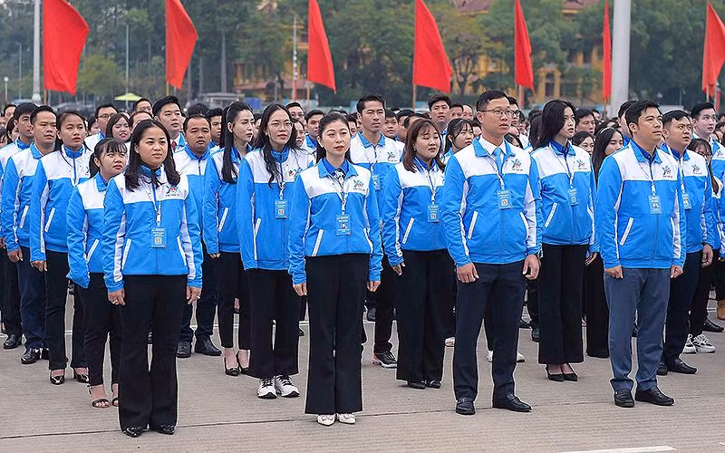 Các đại biểu tham dự buổi lễ.