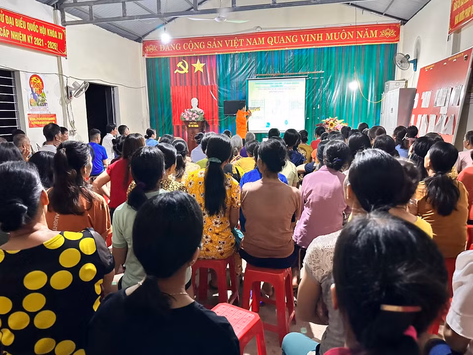 Phối hợp với chính quyền địa phương tổ chức tuyên truyền, phổ biến, hướng dẫn các hộ dân sử dụng điện an toàn, tiết kiệm.