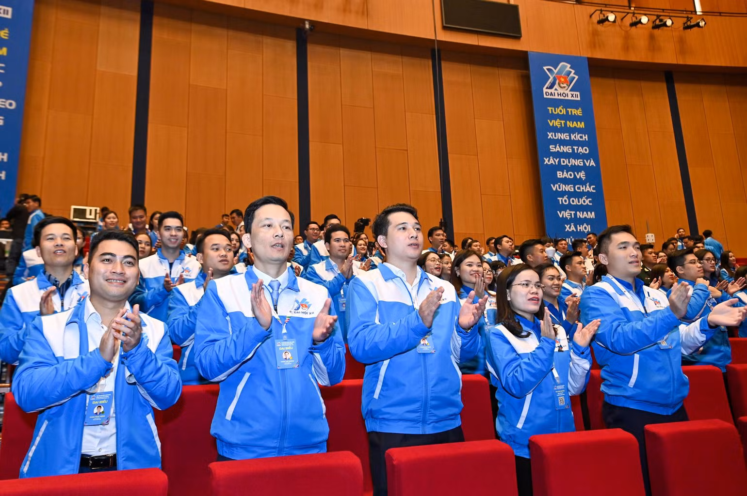 Các đại biểu dự phiên khai mạc đại hội. Các đại biểu dự phiên khai mạc đại hội.