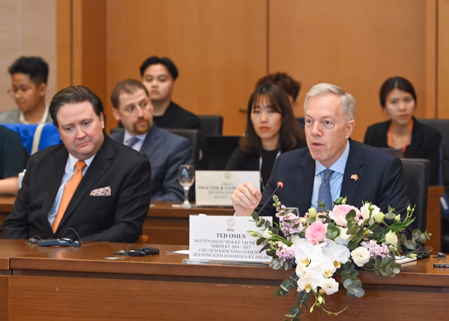 Chủ tịch Hội đồng Kinh doanh Hoa Kỳ-ASEAN Ted Osius phát biểu tại buổi tiếp.