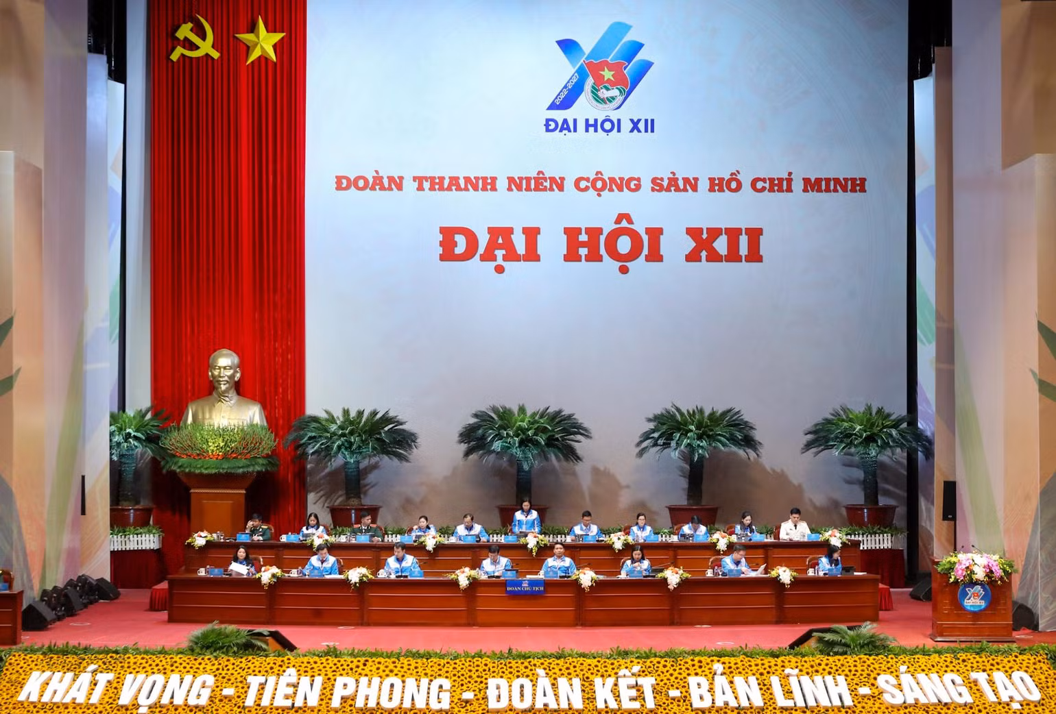Đoàn Chủ tịch đại hội. Đoàn Chủ tịch đại hội.