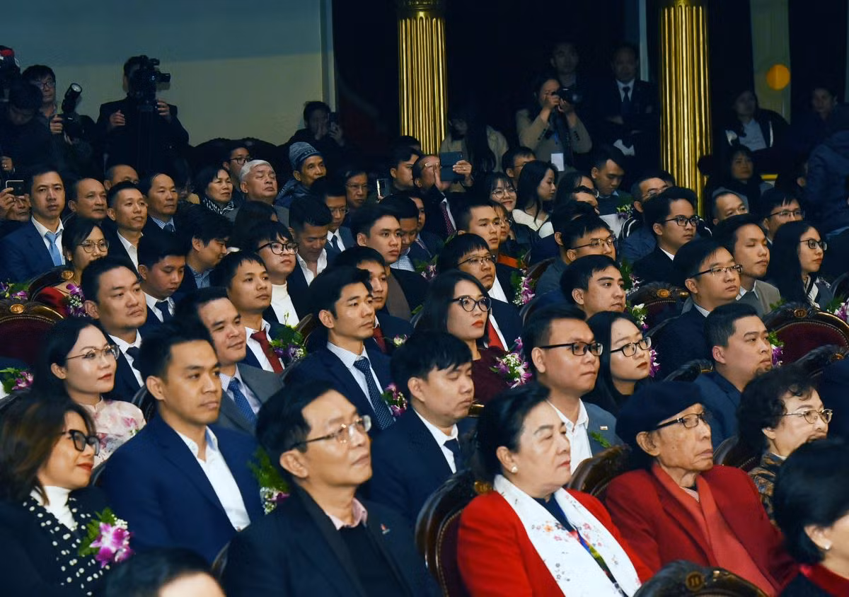 Các đại biểu tham dự lễ trao giải.