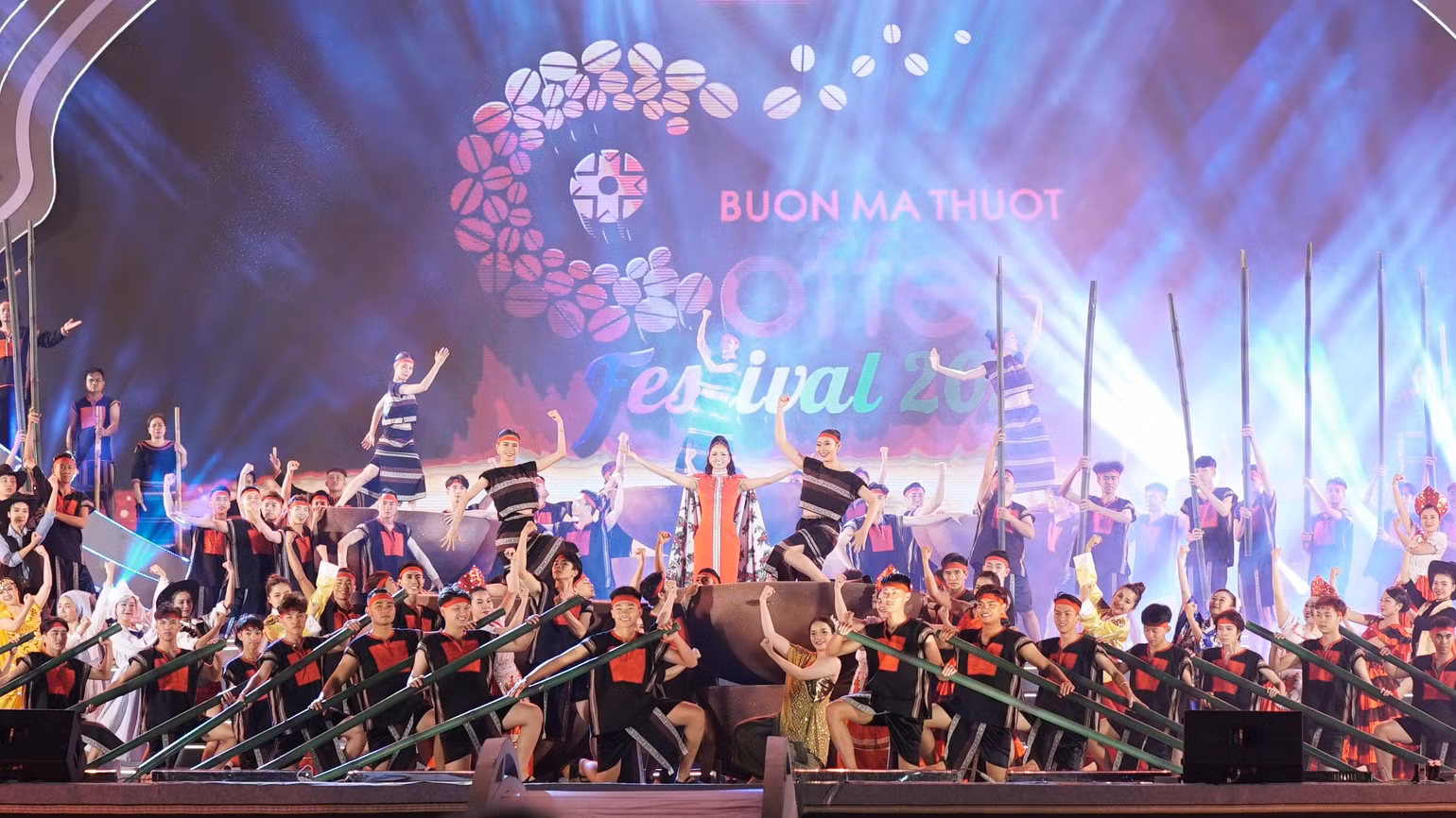 Chương trình biểu diễn nghệ thuật đặc sắc tại lễ khai mạc Lễ hội Cà-phê Buôn Ma Thuột lần thứ 8 năm 2023.