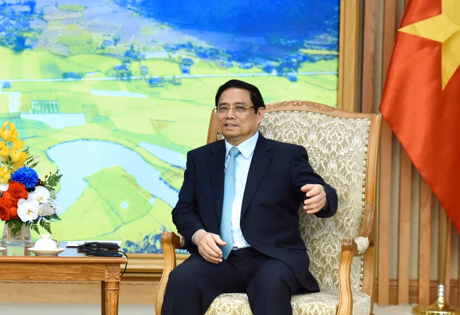 Phát biểu tại buổi tiếp, Thủ tướng Chính phủ khẳng định, Việt Nam đánh giá cao vai trò của UAE tại khu vực Trung Đông, Việt Nam rất coi trọng thị trường Trung Đông và UAE là một trong những đối tác kinh tế hàng đầu của Việt Nam tại khu vực này trong quá trình xây dựng một nền kinh tế độc lập, tự chủ gắn với chủ động, tích cực hội nhập quốc tế sâu rộng, thực chất, hiệu quả. Phát biểu tại buổi tiếp, Thủ tướng Chính phủ khẳng định, Việt Nam đánh giá cao vai trò của UAE tại khu vực Trung Đông, Việt Nam rất coi trọng thị trường Trung Đông và UAE là một trong những đối tác kinh tế hàng đầu của Việt Nam tại khu vực này trong quá trình xây dựng một nền kinh tế độc lập, tự chủ gắn với chủ động, tích cực hội nhập quốc tế sâu rộng, thực chất, hiệu quả.