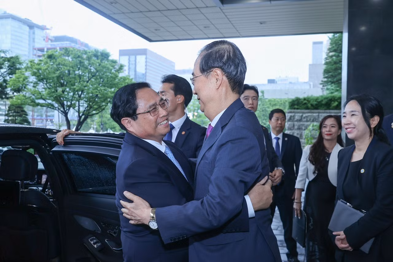 Thủ tướng Hàn Quốc nồng nhiệt chào đón Thủ tướng Chính phủ Phạm Minh Chính. Thủ tướng Hàn Quốc nồng nhiệt chào đón Thủ tướng Chính phủ Phạm Minh Chính.