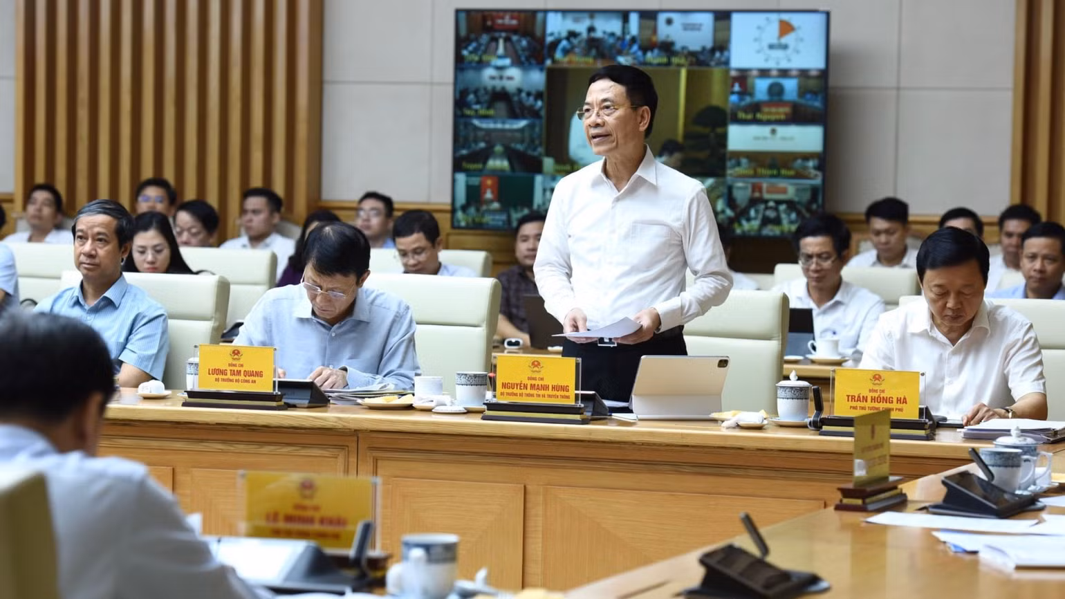 Bộ trưởng Thông tin và Truyền thông Nguyễn Mạnh Hùng phát biểu tại hội nghị.