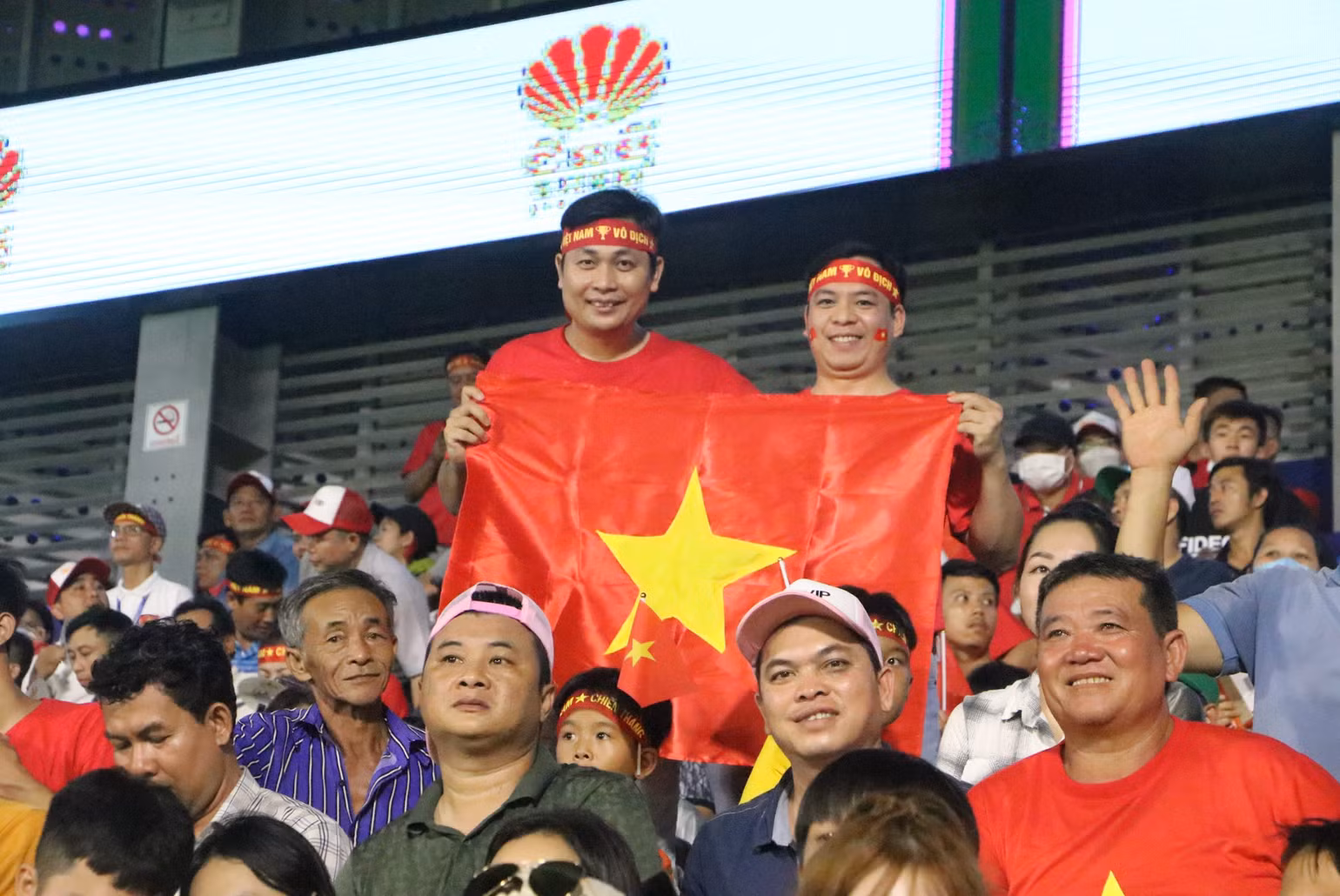 Anh Nguyễn Khoa, công tác tại Campuchia nhận định U22 Việt Nam đã sẵn sàng cho những trận đấu khó khăn hơn ở phía trước. Anh Nguyễn Khoa, công tác tại Campuchia nhận định U22 Việt Nam đã sẵn sàng cho những trận đấu khó khăn hơn ở phía trước.