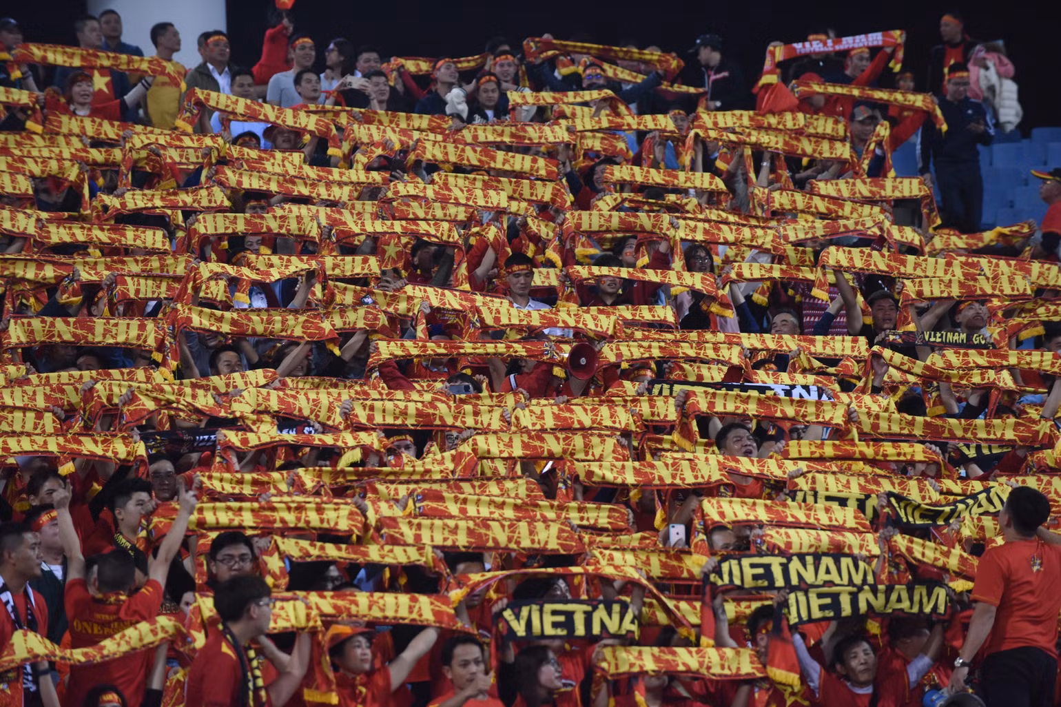 "Tiến lên Việt Nam!"