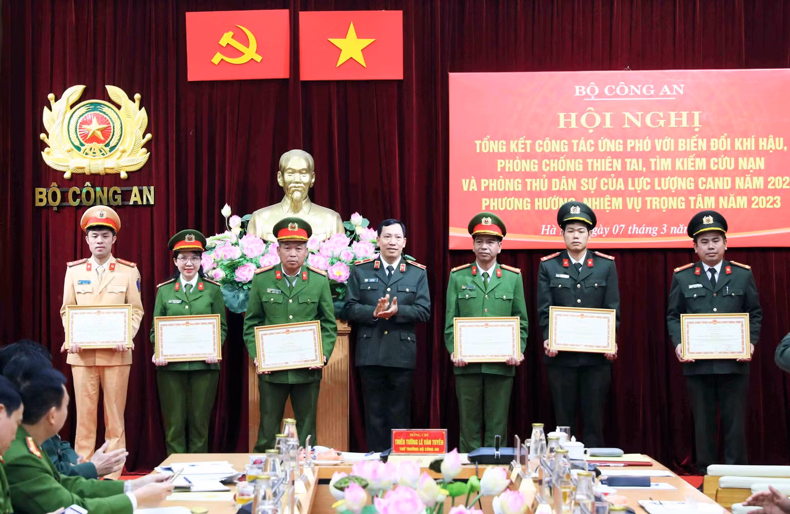 Thiếu tướng Lê Văn Tuyến, Thứ trưởng Bộ Công an, Trưởng Ban Chỉ đạo ƯPT Bộ Công an chủ trì Hội nghị.