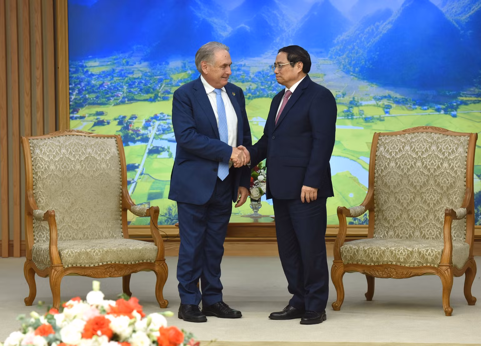 Thủ tướng Phạm Minh Chính tiễn Bộ trưởng Thương mại và Du lịch Australia Don Farrell.