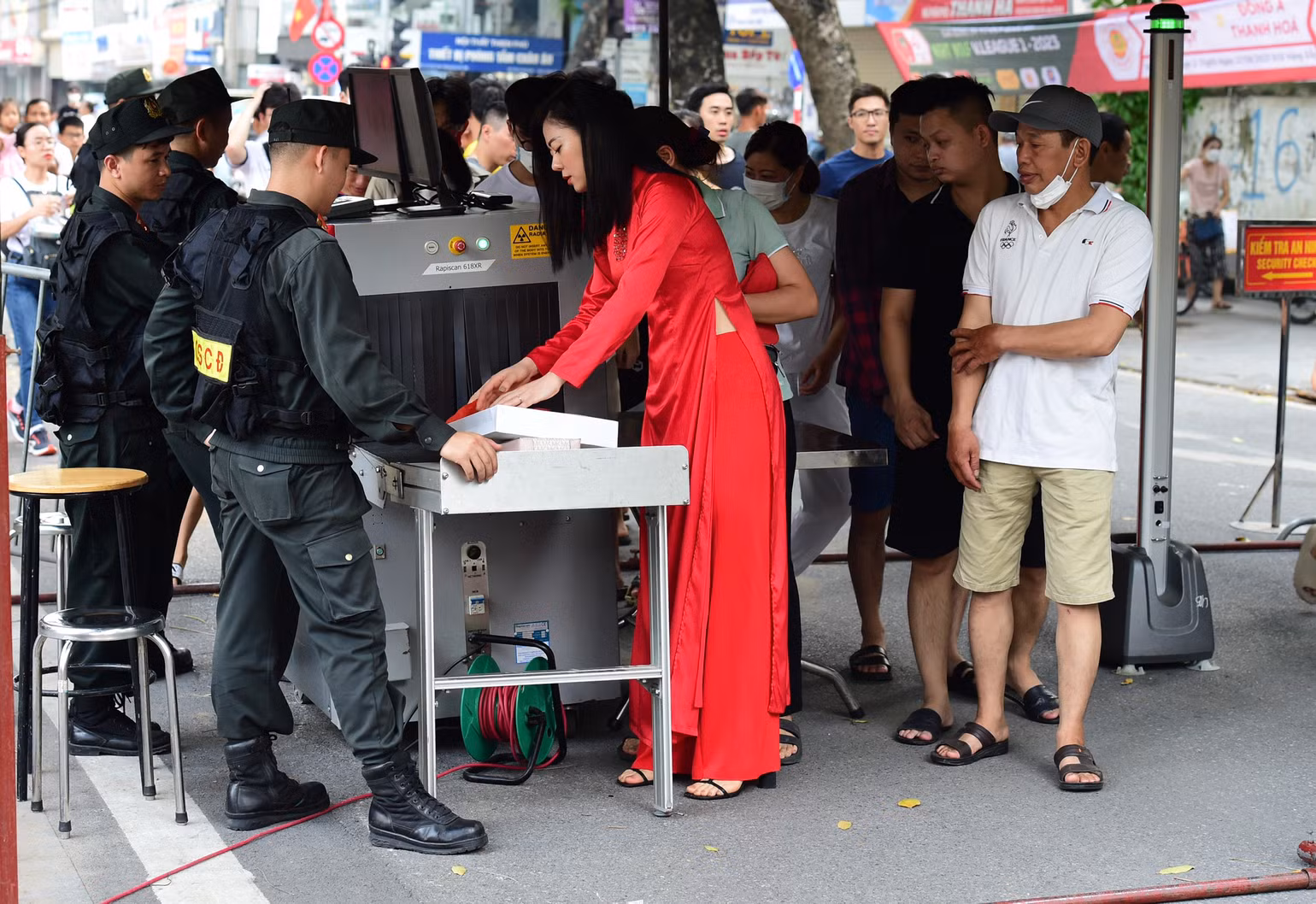 Công tác an ninh của trận đấu được tăng cường. Công tác an ninh của trận đấu được tăng cường.