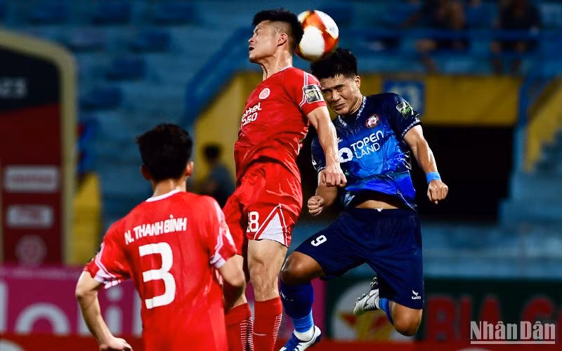 Hà Đức Chinh san bằng tỷ số cho Bình Định. Hà Đức Chinh san bằng tỷ số cho Bình Định.