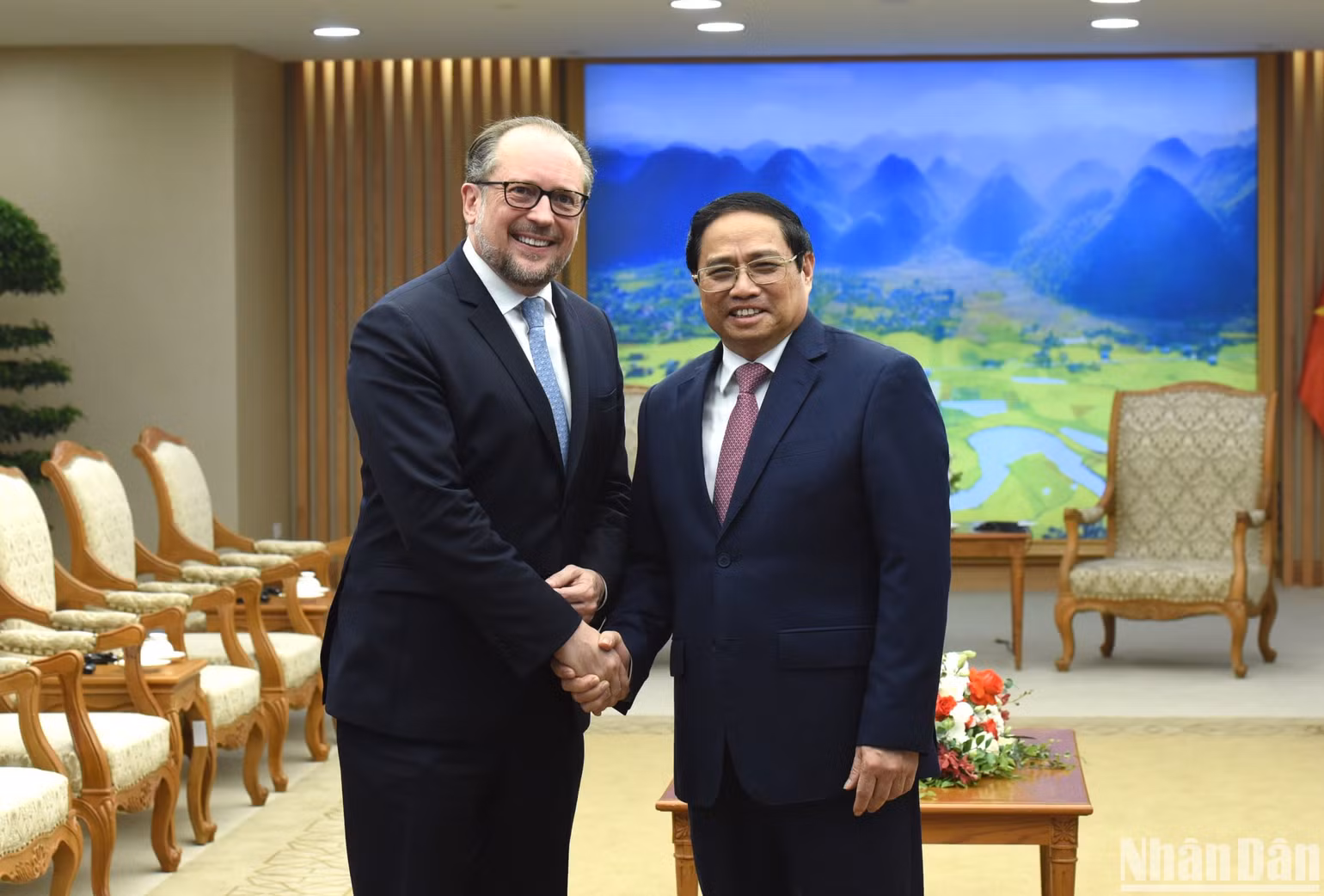 Thủ tướng Phạm Minh Chính đón Bộ trưởng Ngoại giao Cộng hòa Áo Alexander Schallenberg.