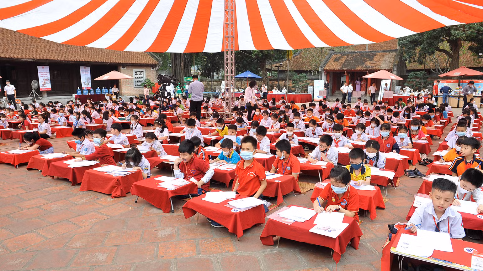 Quang cảnh đông vui của ngày hội. (Ảnh: HUY HOÀNG) Quang cảnh đông vui của ngày hội. (Ảnh: HUY HOÀNG)