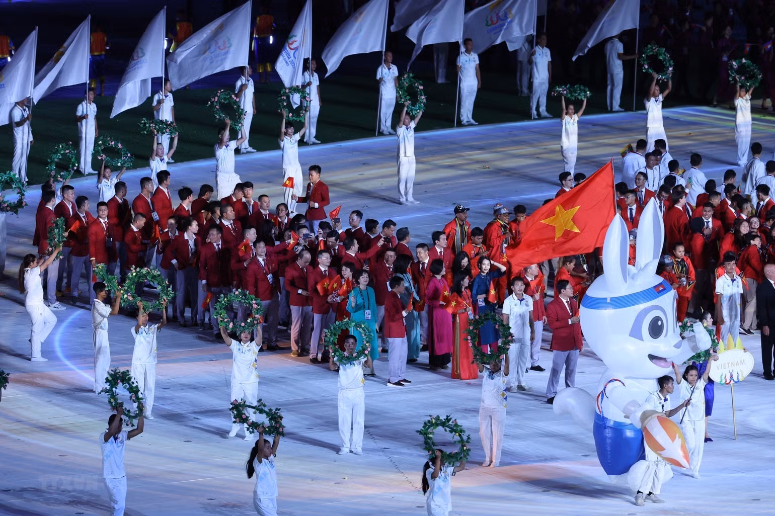 Đoàn thể thao Việt Nam tại Lễ khai mạc SEA Games 32. (Ảnh: TTXVN)