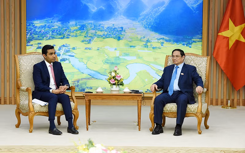 Thủ tướng Phạm Minh Chính tiếp ông Karan Adani, Tổng Giám đốc Công ty Cảng và đặc khu kinh tế Tập đoàn Adani (Ấn Độ). Thủ tướng Phạm Minh Chính tiếp ông Karan Adani, Tổng Giám đốc Công ty Cảng và đặc khu kinh tế Tập đoàn Adani (Ấn Độ).
