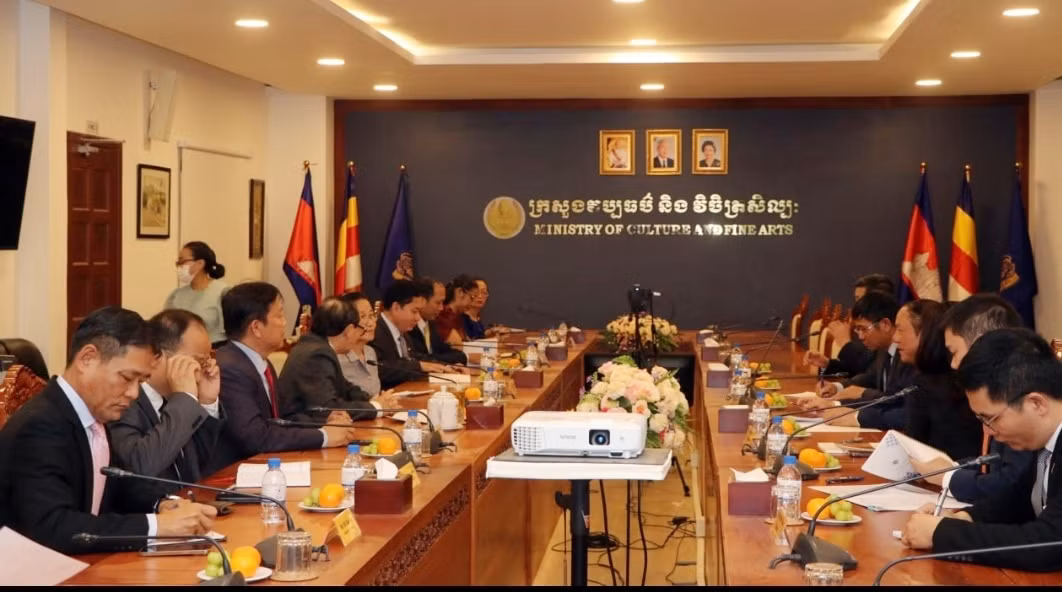 Đoàn Bộ Văn hóa, Thể thao và Du lịch Việt Nam làm việc với Bộ Văn hóa-Mỹ thuật Campuchia.