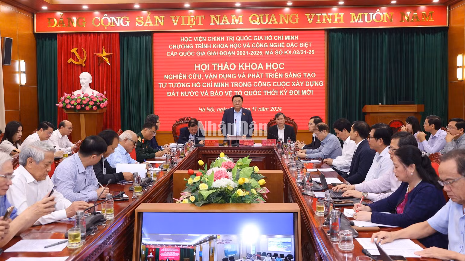 Quang cảnh hội thảo khoa học “Nghiên cứu, vận dụng và phát triển sáng tạo tư tưởng Hồ Chí Minh trong công cuộc xây dựng đất nước và bảo vệ Tổ quốc thời kỳ đổi mới (giai đoạn từ 1986 đến nay, định hướng đến năm 2030 và tầm nhìn đến năm 2045)”.