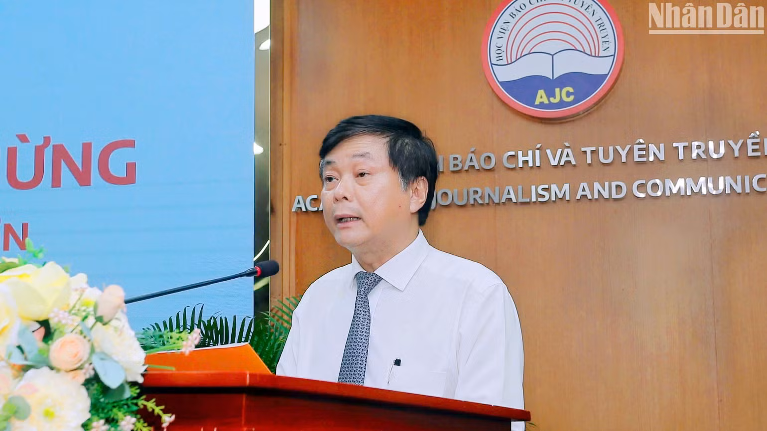 Giám đốc Học viện Báo chí và Tuyên truyền Phạm Minh Sơn phát biểu tại hội thảo. Giám đốc Học viện Báo chí và Tuyên truyền Phạm Minh Sơn phát biểu tại hội thảo.