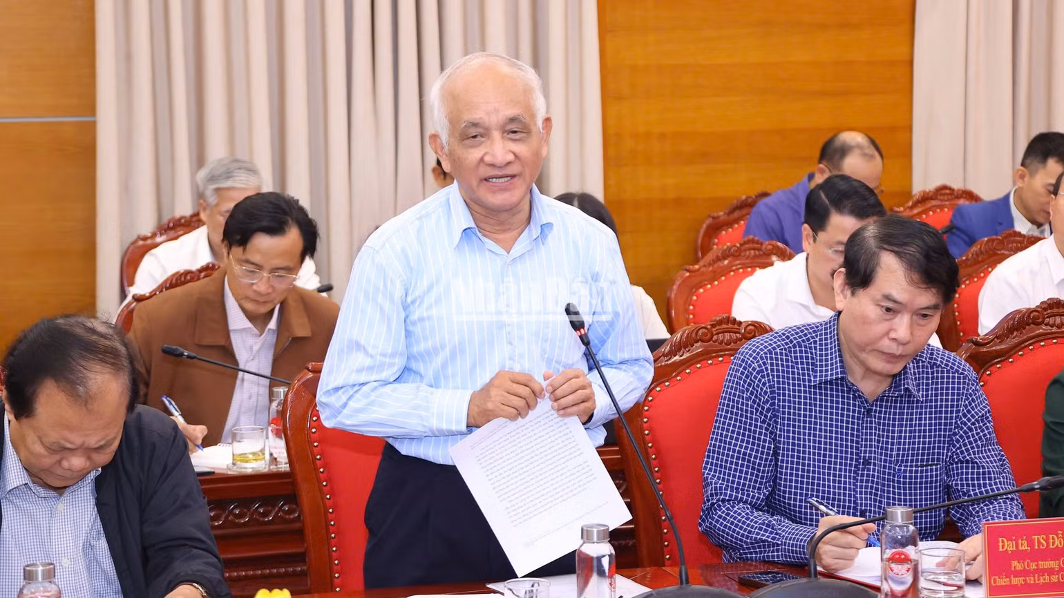 Đại biểu phát biểu ý kiến tại hội thảo khoa học “Nghiên cứu, vận dụng và phát triển sáng tạo tư tưởng Hồ Chí Minh trong công cuộc xây dựng đất nước và bảo vệ Tổ quốc thời kỳ đổi mới (giai đoạn từ 1986 đến nay, định hướng đến năm 2030 và tầm nhìn đến năm 2045)”.