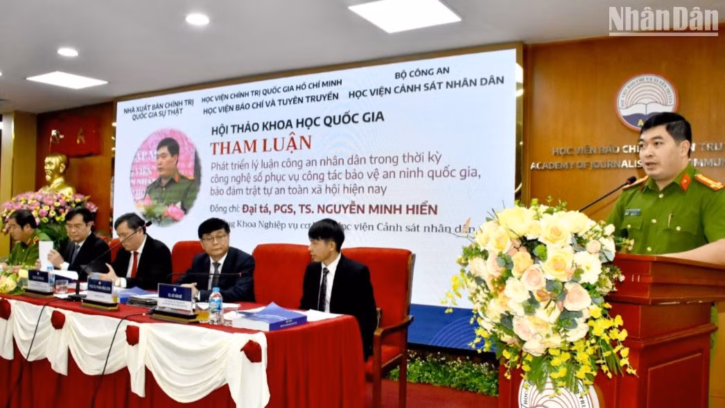 Đại biểu tham luận tại Hội thảo. Đại biểu tham luận tại Hội thảo.