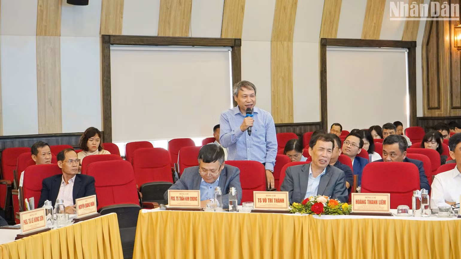 Đại biểu phát biểu tại hội thảo "Nâng cao vai trò của thành phần kinh tế Nhà nước trong nền kinh tế thị trường định hướng xã hội chủ nghĩa ở Việt Nam - thực tiễn Tổng Công ty Hàng không Việt Nam - Vietnam Airlines".