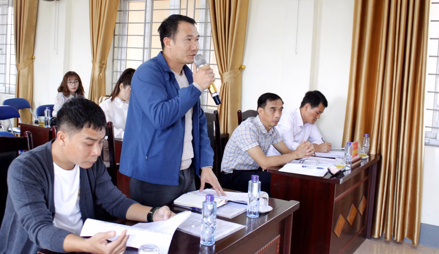 Phóng viên đề nghị Ban tổ chức cung cấp thông tin báo chí về Giải đua.