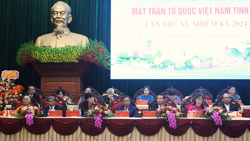 Đoàn Chủ tịch điều hành Đại hội.