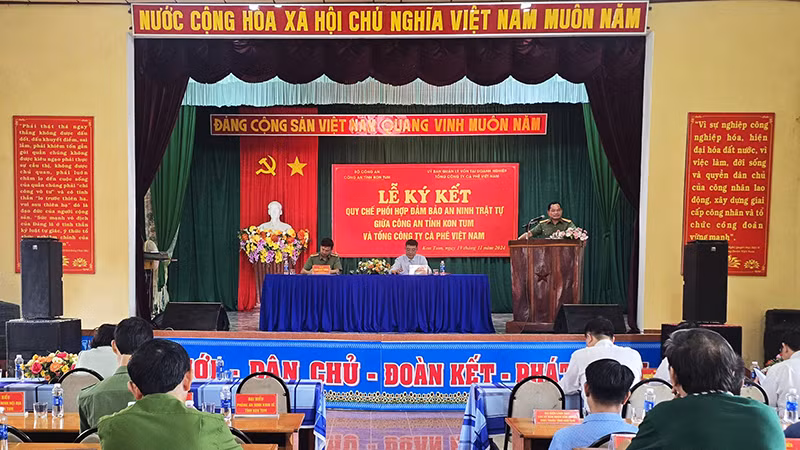Quang cảnh lễ ký kết Quang cảnh lễ ký kết