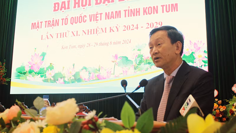 Đồng chí Dương Văn Trang phát biểu chỉ đạo Đại hội.