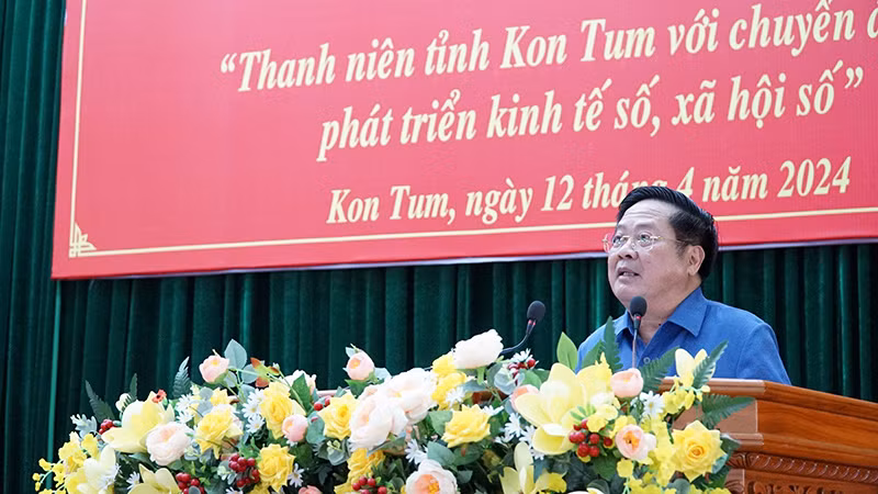 Đồng chí Lê Ngọc Tuấn phát biểu tại buổi gặp gỡ, đối thoại. Đồng chí Lê Ngọc Tuấn phát biểu tại buổi gặp gỡ, đối thoại.
