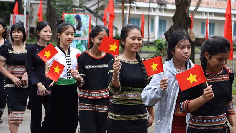 Học sinh Trường Phổ thông trung học Dân tộc nội trú tỉnh Kon Tum vui đón năm học mới