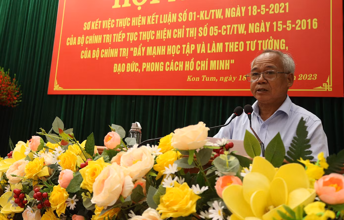 Đồng chí A Pớt, Phó Bí thư Thường trực Tỉnh ủy Kon Tum kết luận hội nghị.