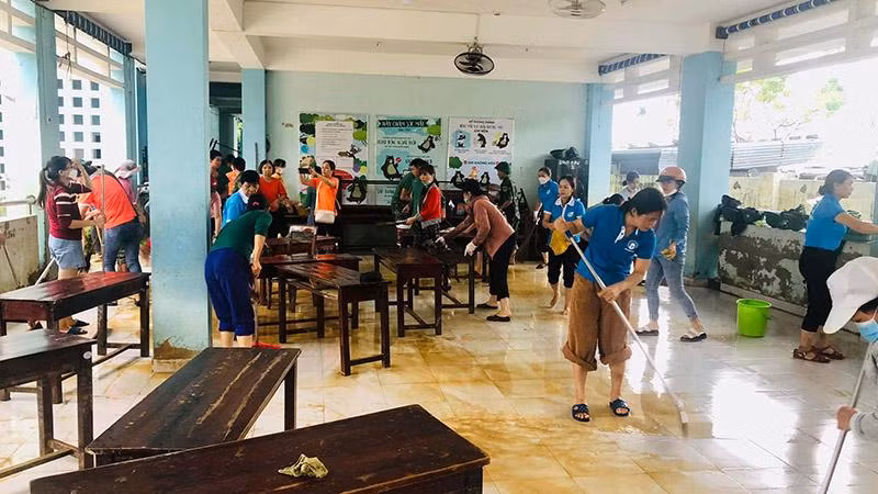 Cố gắng nhanh chóng hoàn thành việc dọn dẹp
