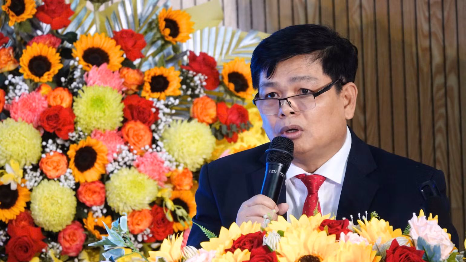 Bác sĩ chuyên khoa II Phạm Thanh Phong, Phó Bí thư Đảng ủy, Phó Giám đốc Bệnh viện đa khoa Trung ương Cần Thơ.