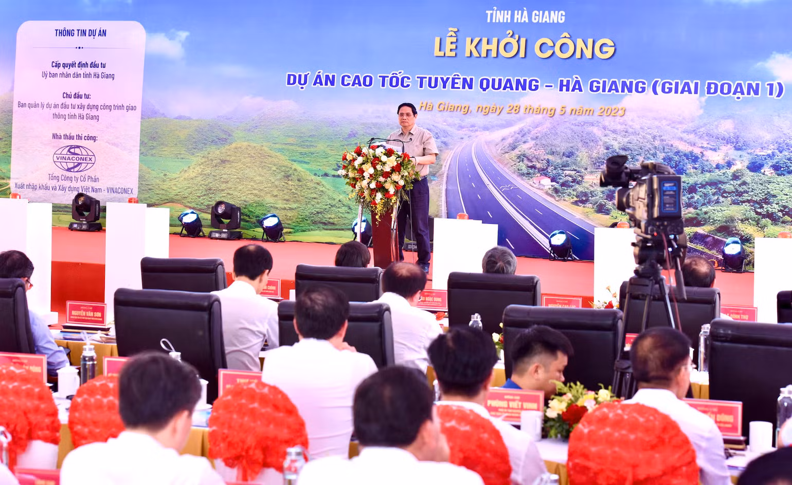 Quang cảnh buổi lễ. Quang cảnh buổi lễ.