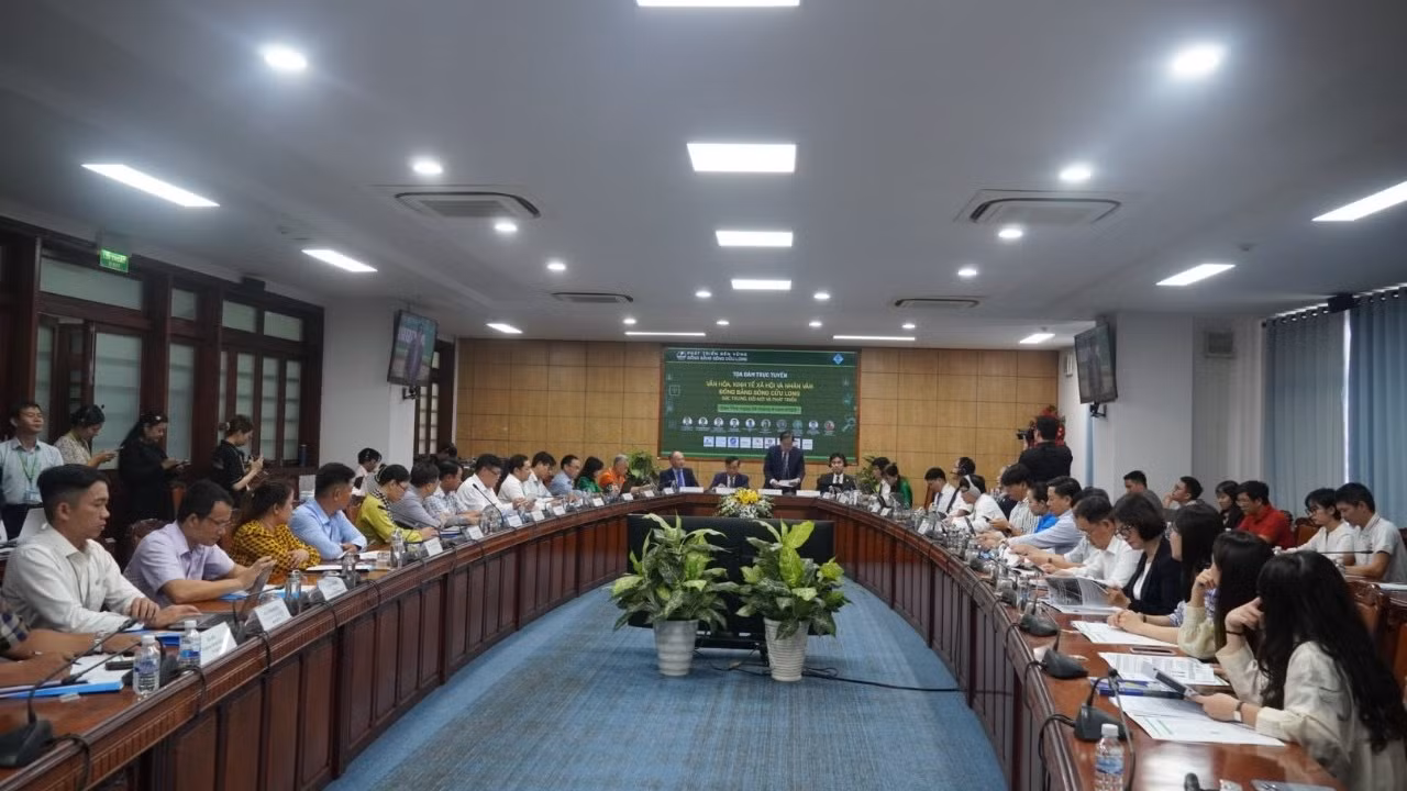 Quang cảnh tọa đàm.