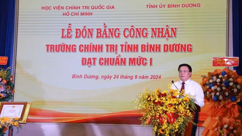 Giáo sư, Tiến sĩ Nguyễn Xuân Thắng phát biểu ý kiến tại buổi lễ.
