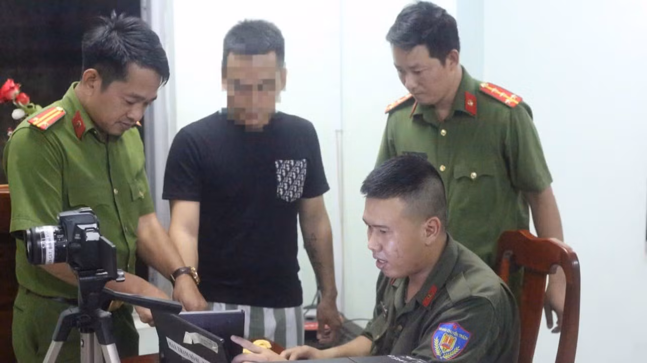 Làm thủ tục cấp Căn cước công dân cho một phạm nhân được đặc xá.